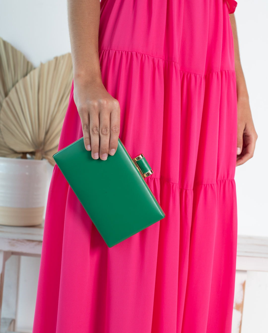 Clutch Victoria Rectangular con Broche Cilindrico Fucsia