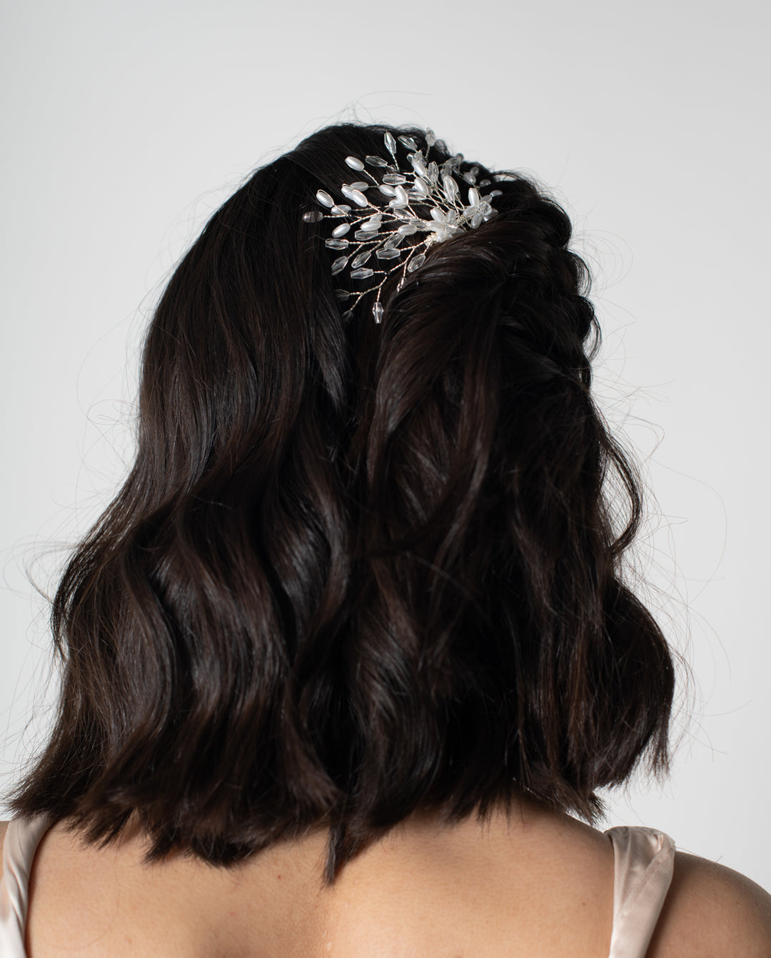 Tocado Peineta Amaia Flores y Perlas Dorado