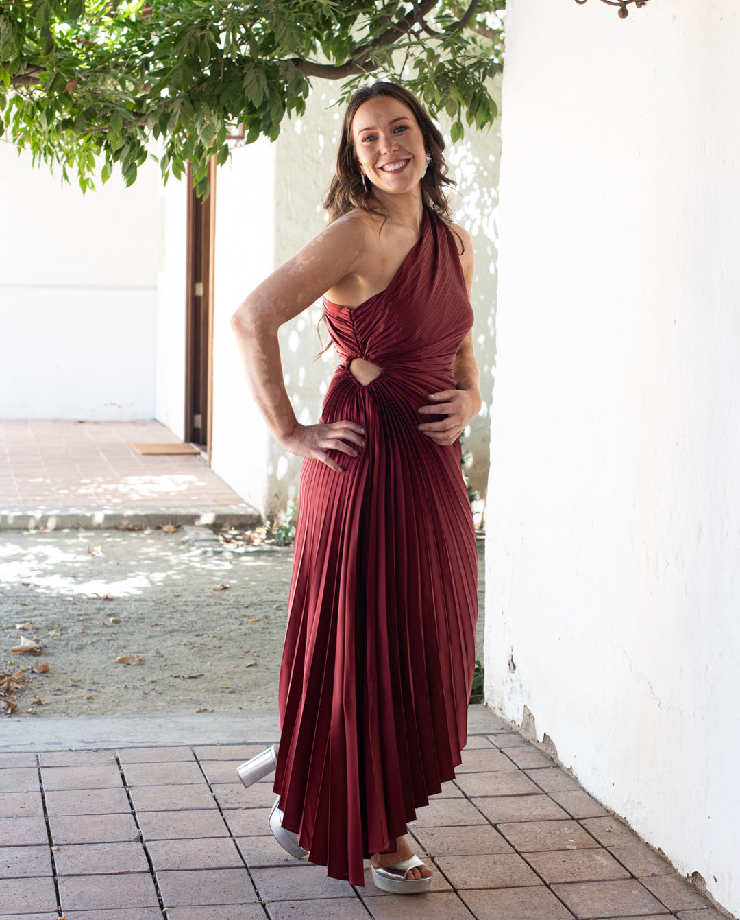 Vestido Largo de Fiesta Lucía un Hombro Burdeo