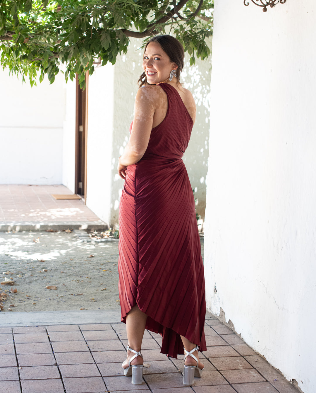 Vestido Largo de Fiesta Lucía un Hombro Burdeo