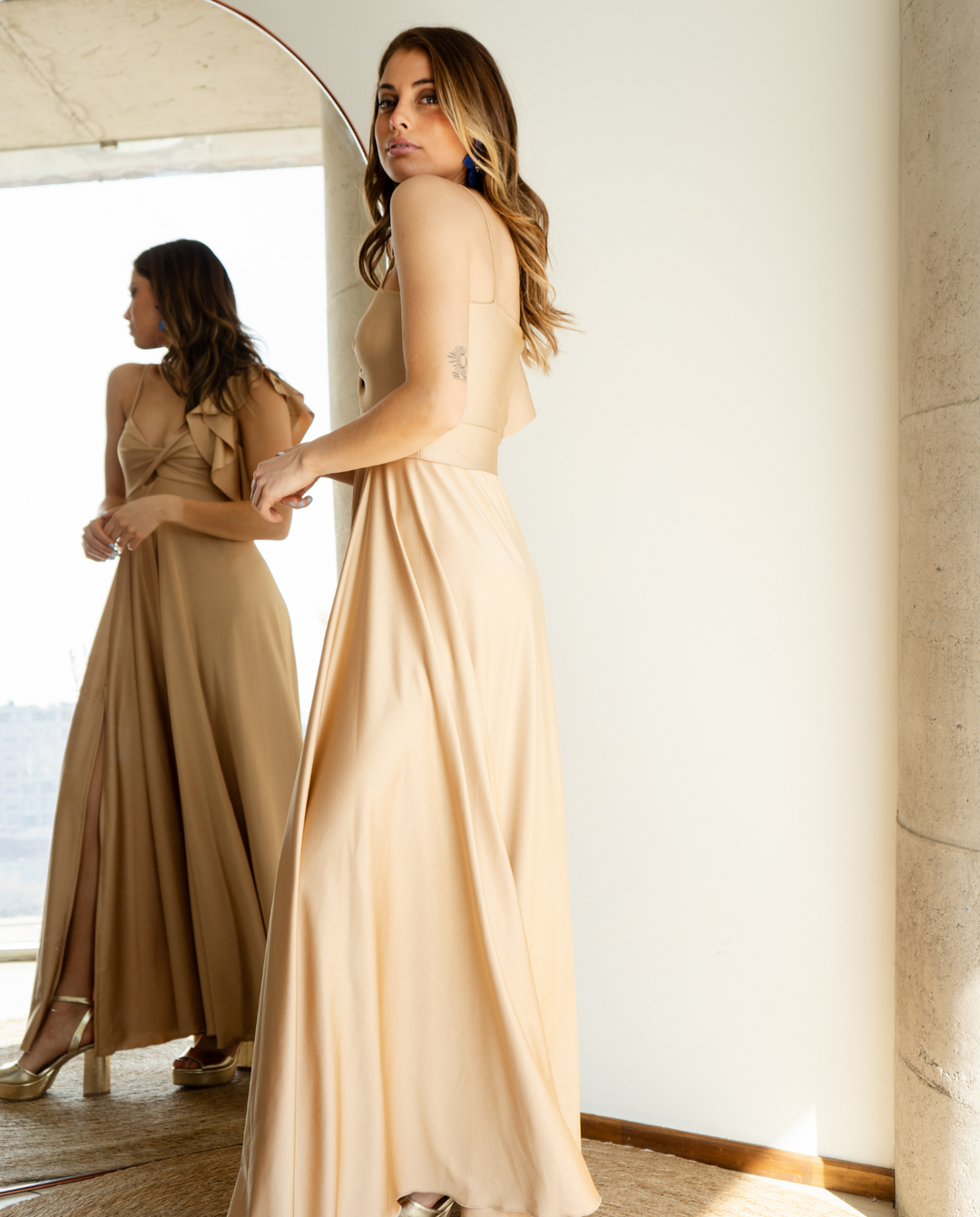 Vestido Largo de Fiesta Sole Una Manga Dorado Claro