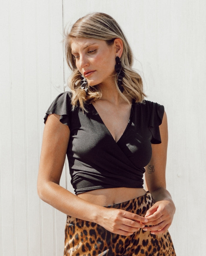 CROP TOP IGNACIA MANGA CORTA Y LAZO NEGRO