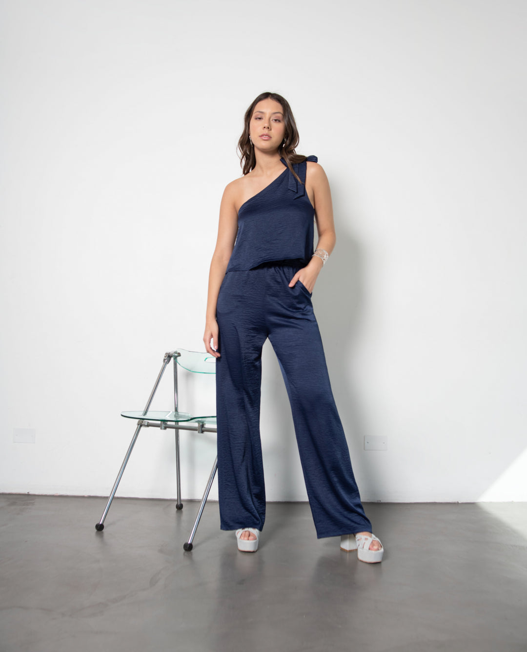 ENTERITO DE FIESTA LARGO ALE UN HOMBRO AZUL OSCURO