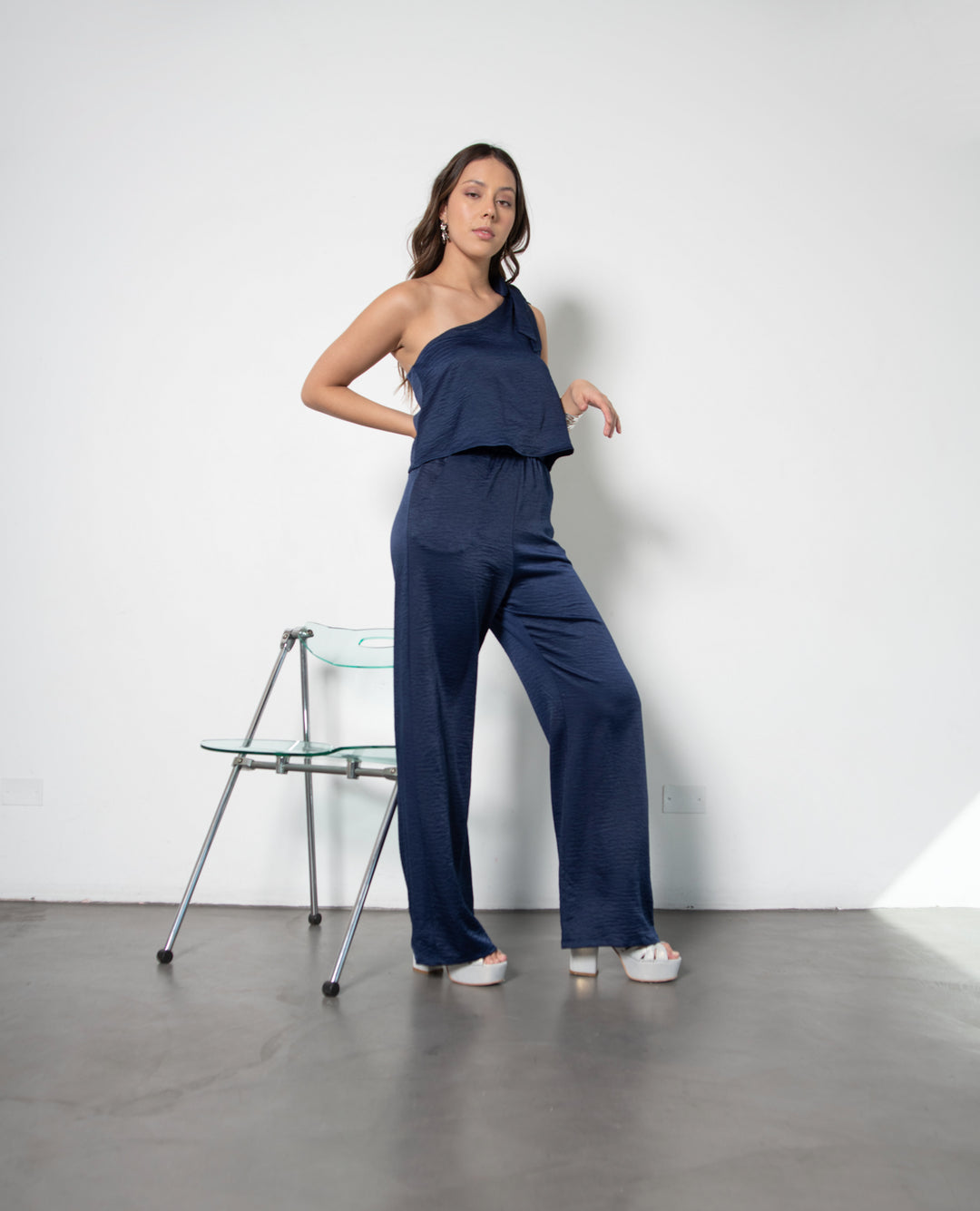 ENTERITO DE FIESTA LARGO ALE UN HOMBRO AZUL OSCURO