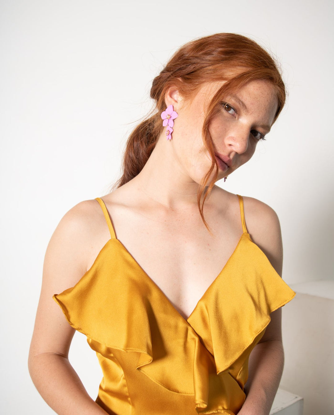 VESTIDO DE FIESTA MIDI SELMA MOSTAZA