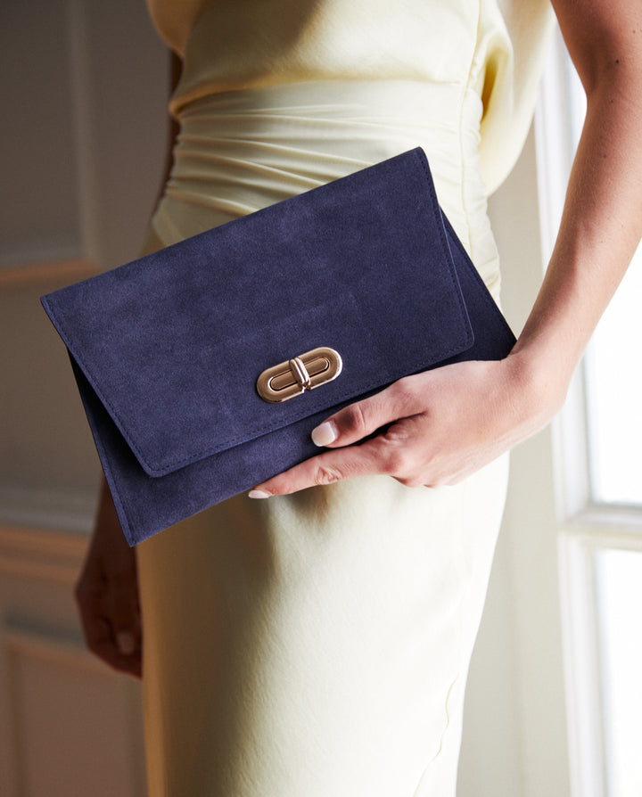 Clutch Amalia Gamuza Azul Oscuro