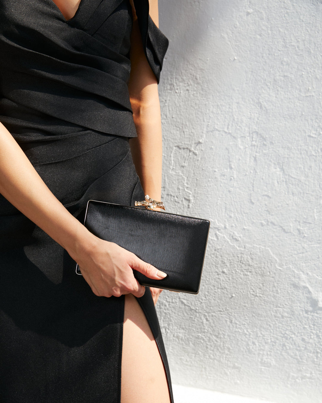Clutch Loreto Rectangular Liso con Broche Tronco Negro