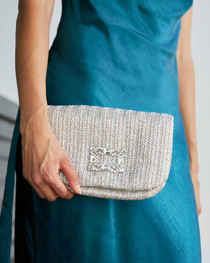Clutch Olivia Rafia Con Aplicación Piedras Plateado