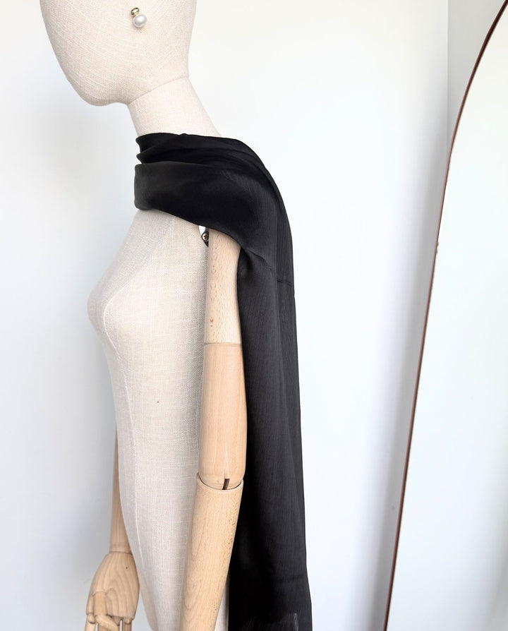 Maxi Pañuelo Antonia Satin Plisado Negro