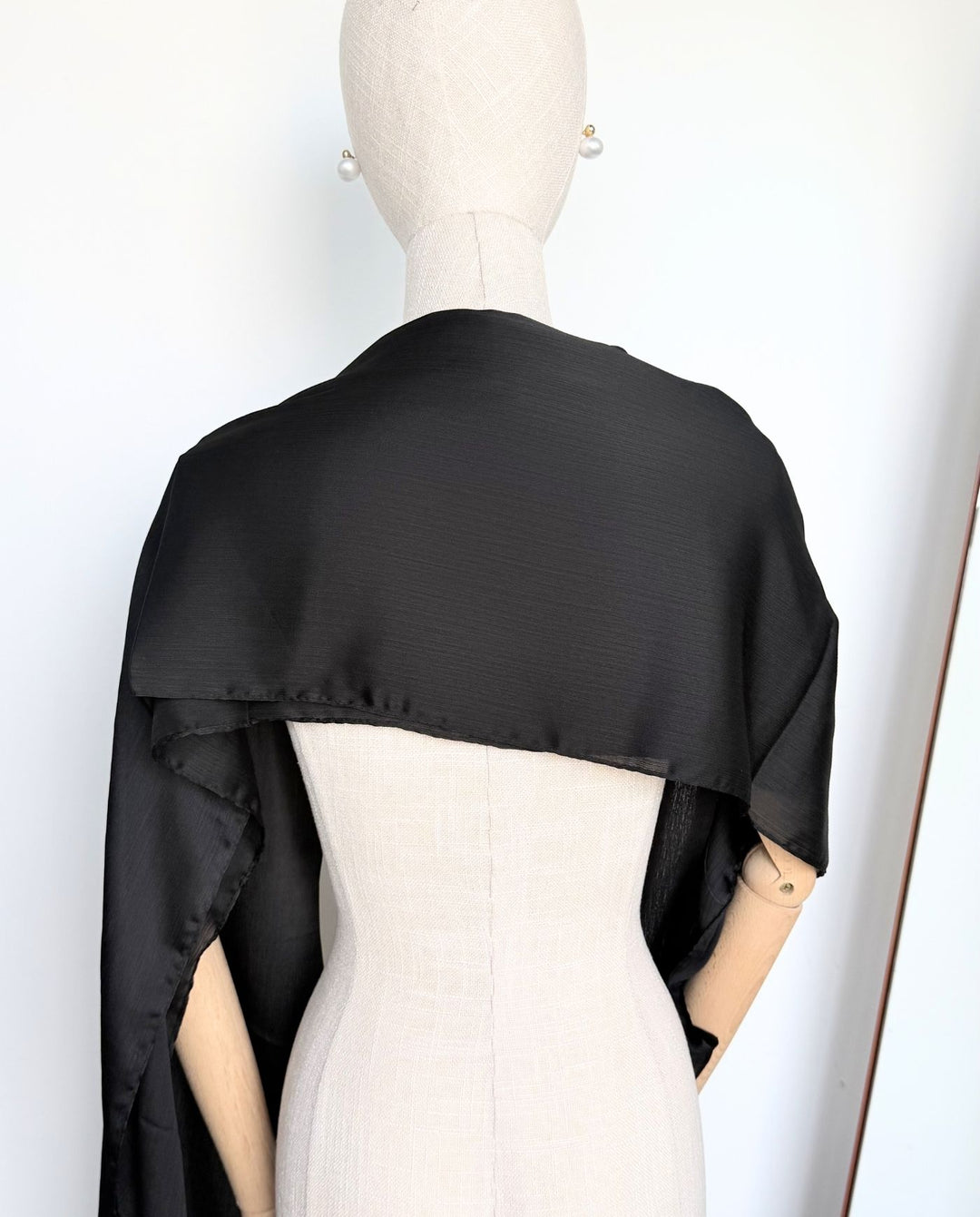 Maxi Pañuelo Antonia Satin Plisado Negro