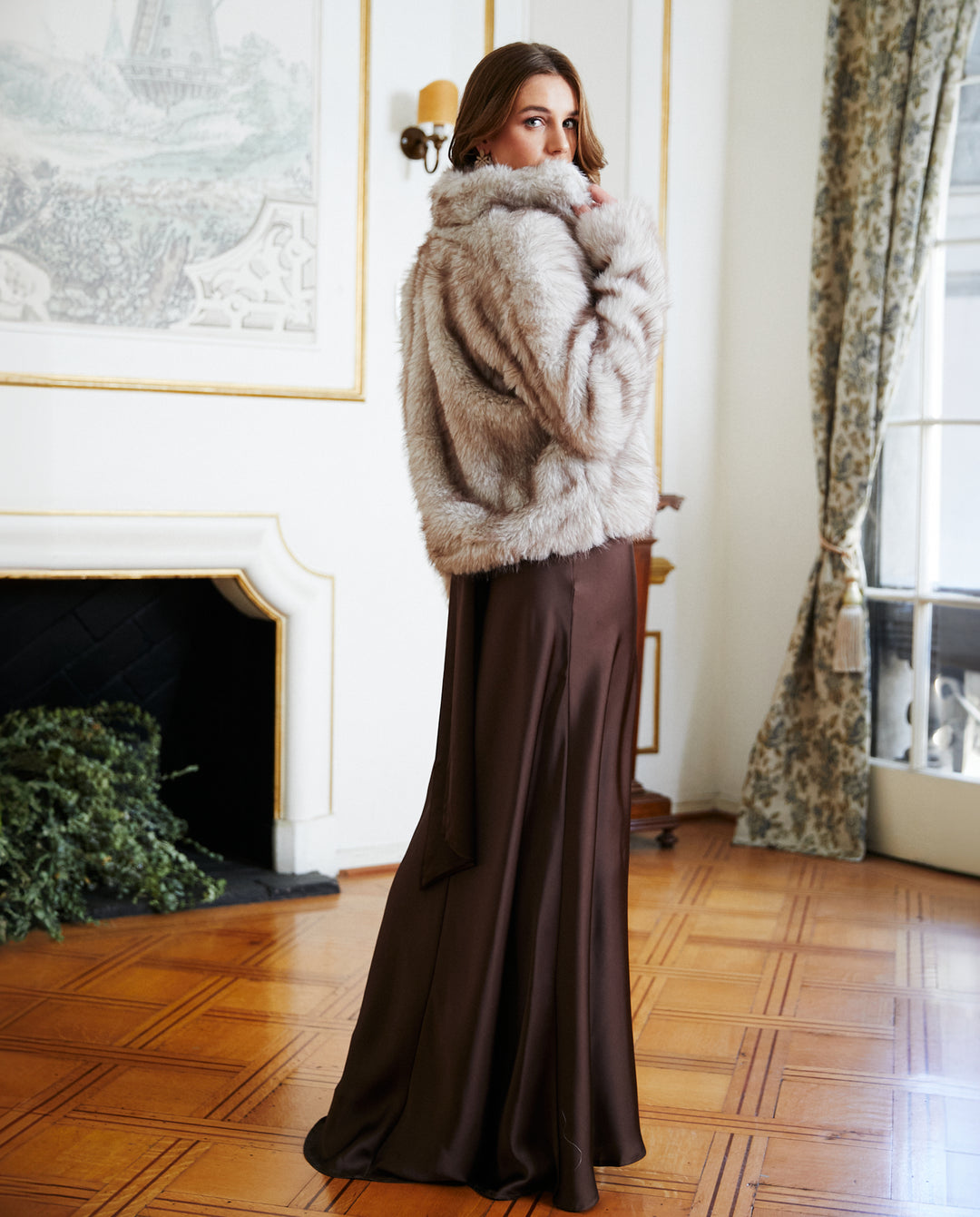 Peludo Tamara con Cierre Fondo Blanco