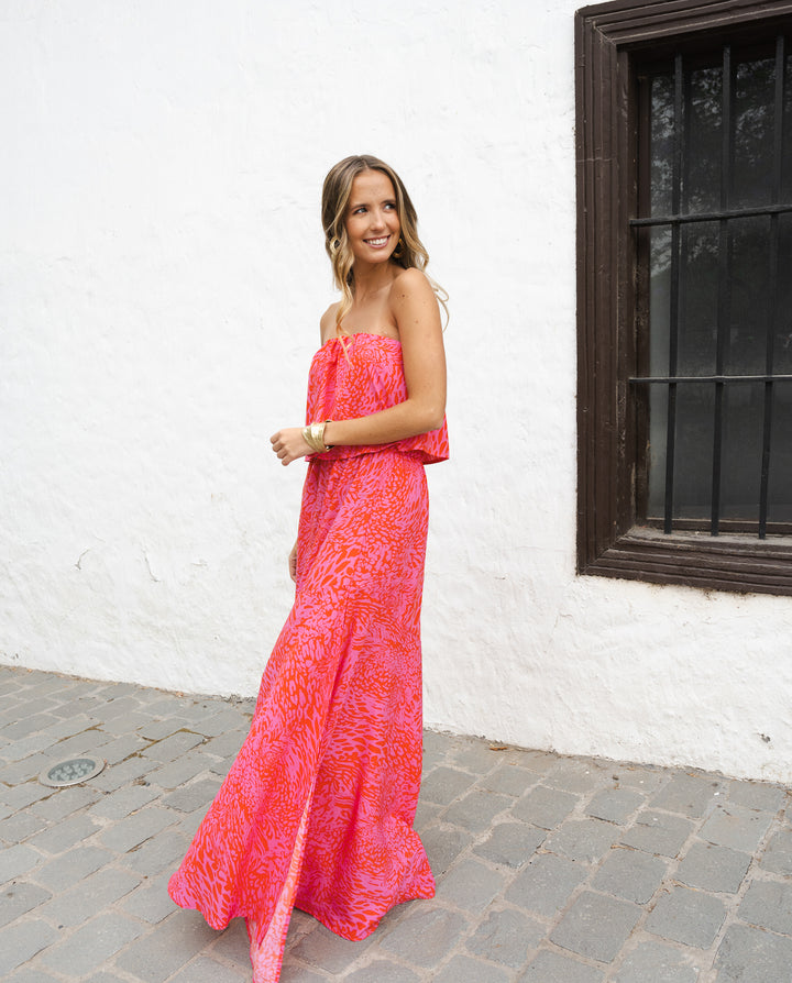 Vestido Largo de Fiesta Valentina Estampado Fondo Rojo y Fucsia