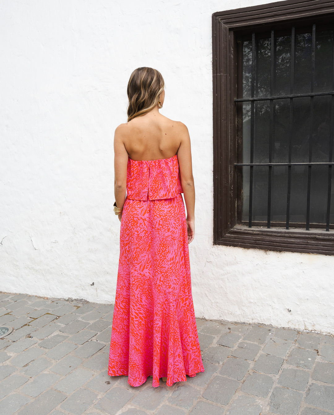 Vestido Largo de Fiesta Valentina Estampado Fondo Rojo y Fucsia