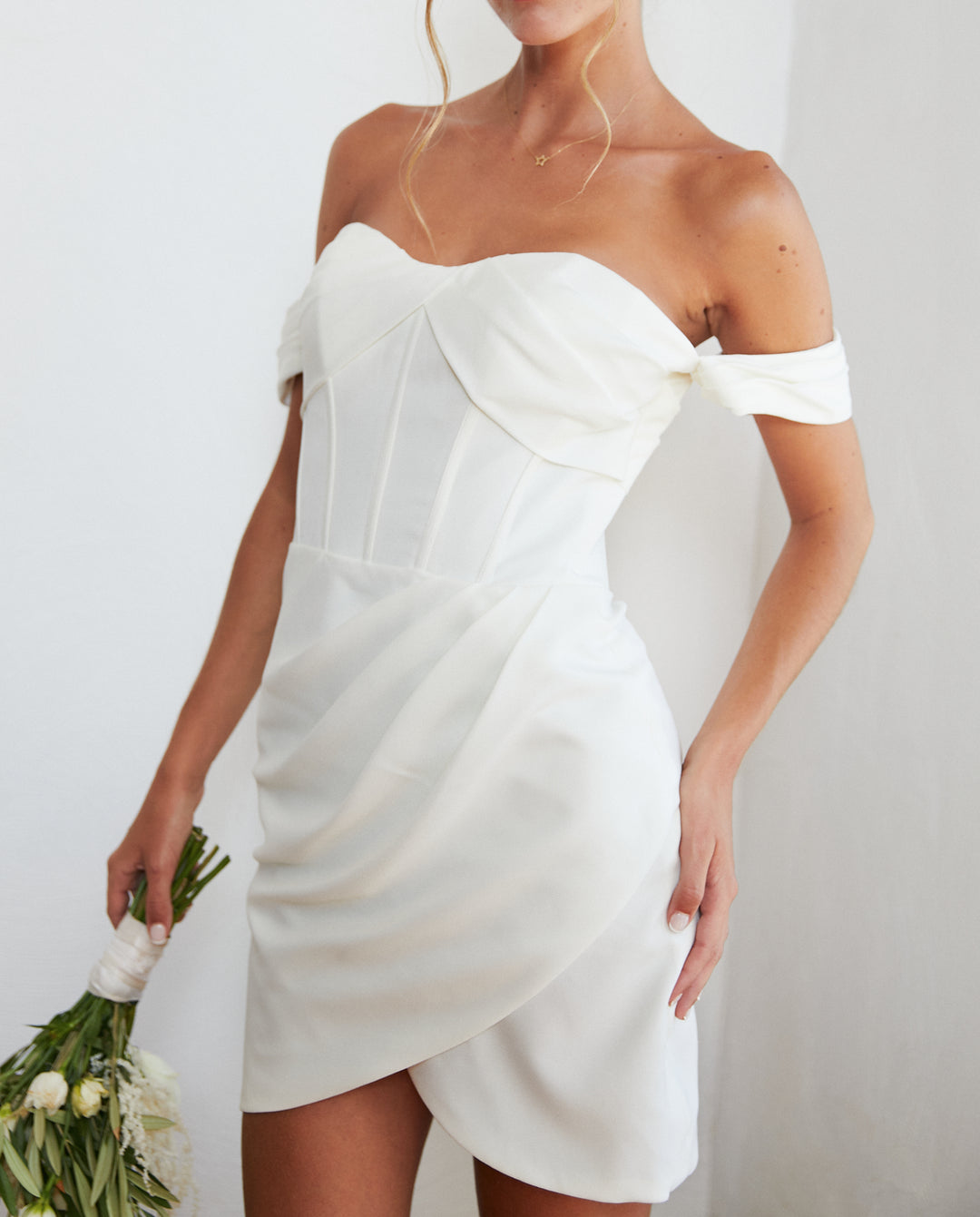 Vestido Corto de Novia Milagros Ivory