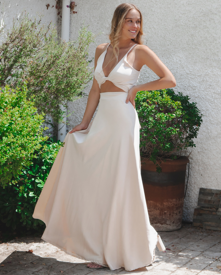 CROP TOP IGNACIA SIN MANGA Y LAZO SATIN CHAMPAGNE