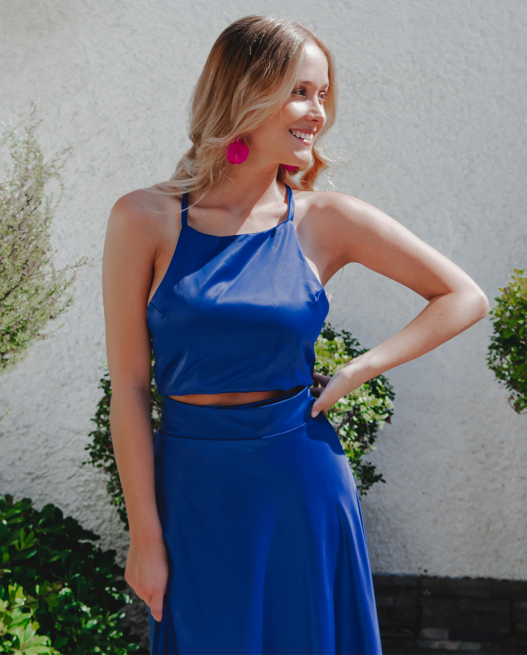 CROP TOP HALTER SATIN AZUL