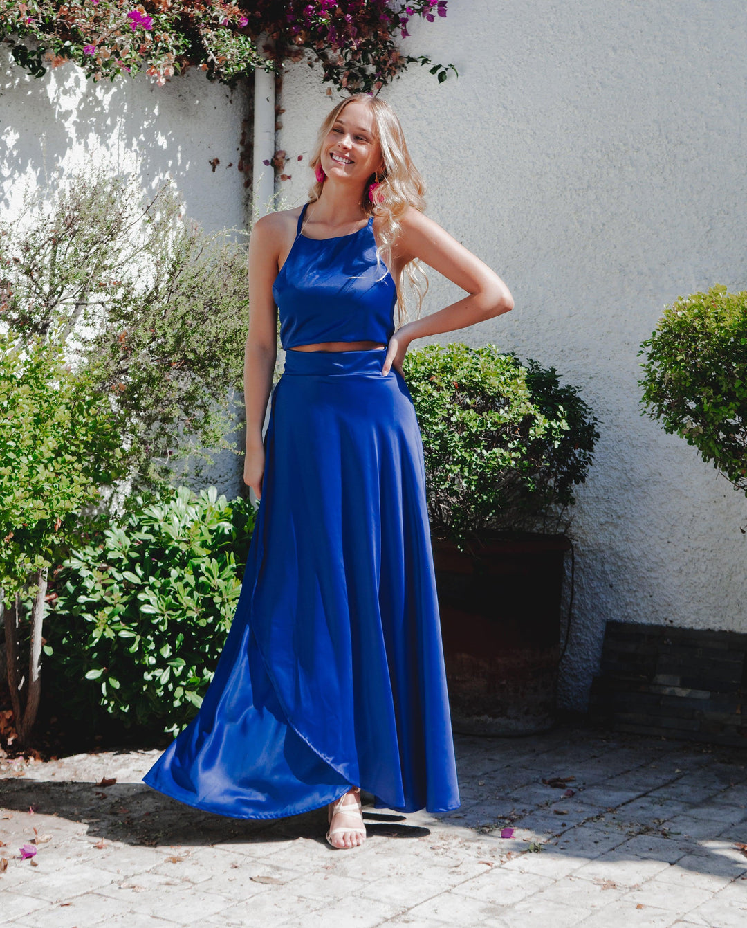 CROP TOP HALTER SATIN AZUL